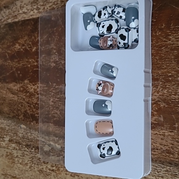 3D Cow Press On Nails - Picture 15 of 17